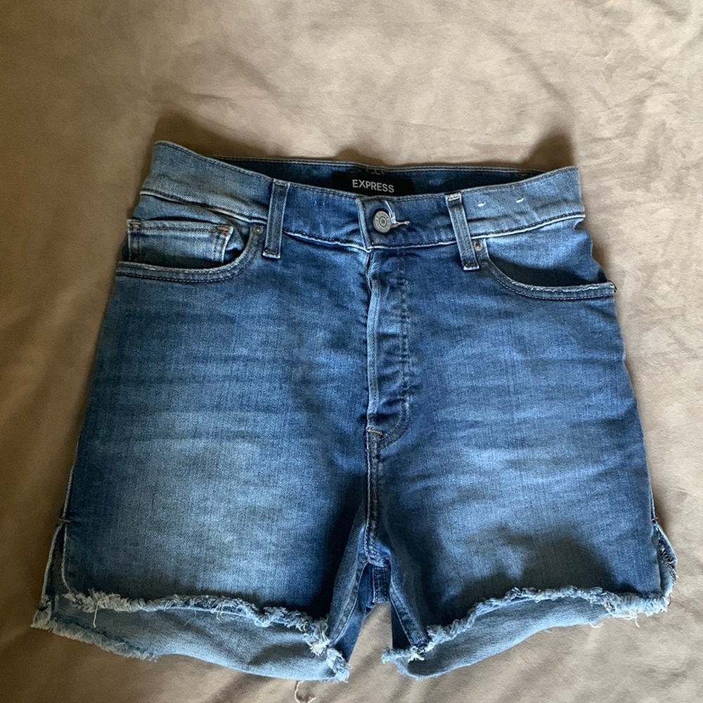 EXPRESS WOMENS DENIM SHORTS SIZE 6